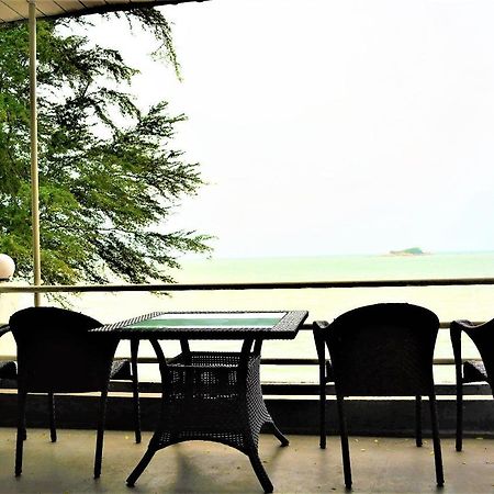 G&T'S Beach Front Villa Tanjung Bungah  Extérieur photo