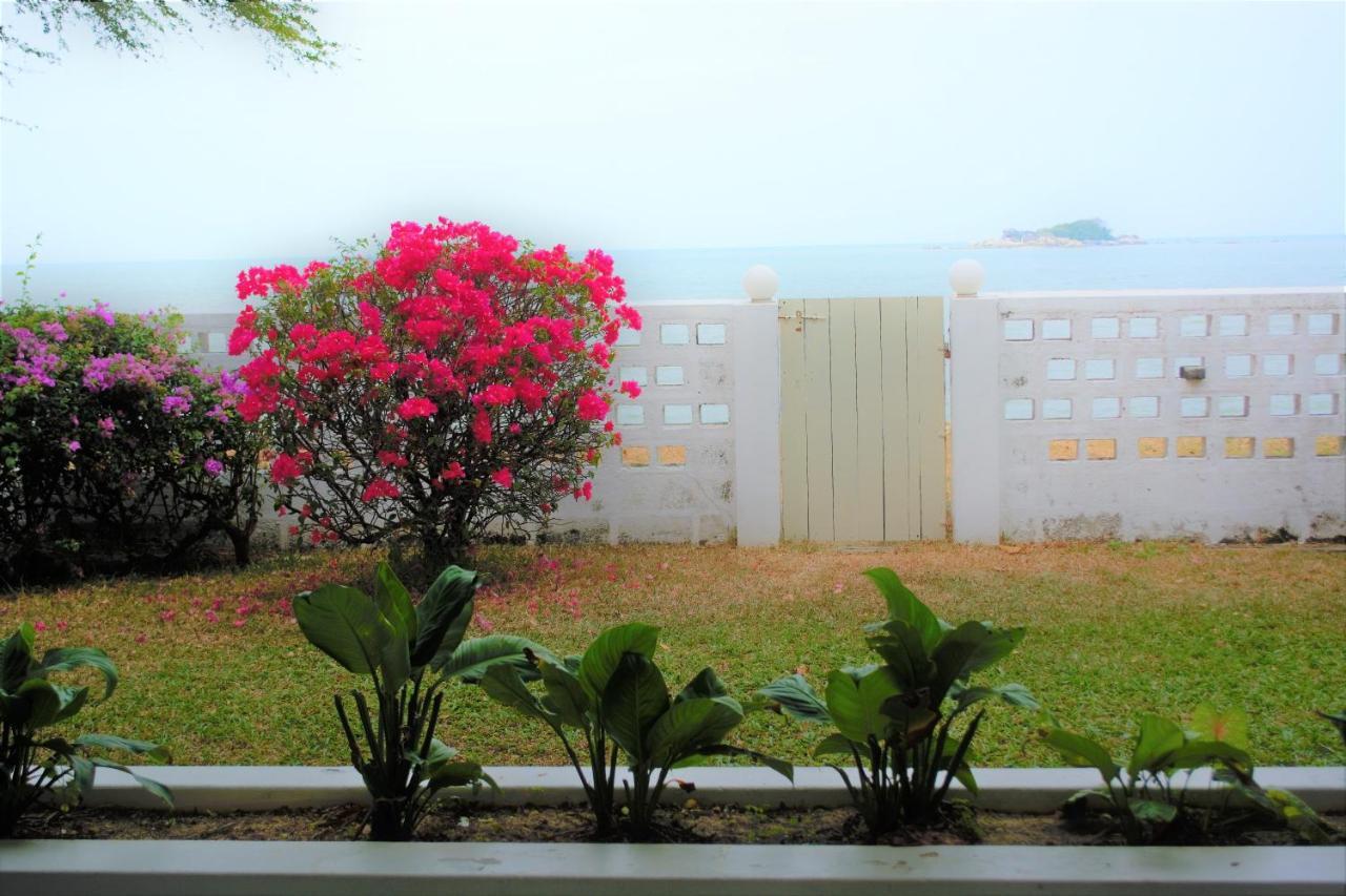 G&T'S Beach Front Villa Tanjung Bungah  Extérieur photo