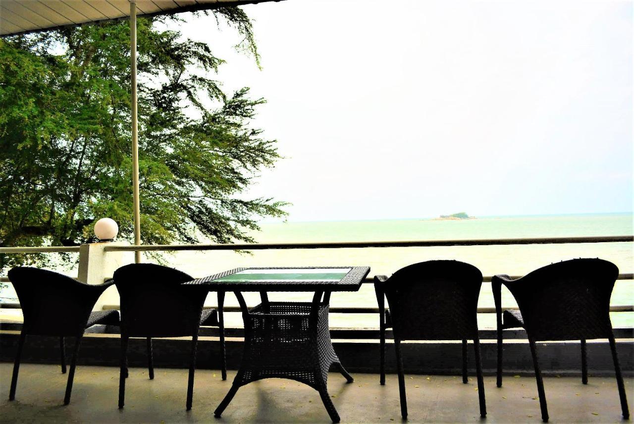 G&T'S Beach Front Villa Tanjung Bungah  Extérieur photo