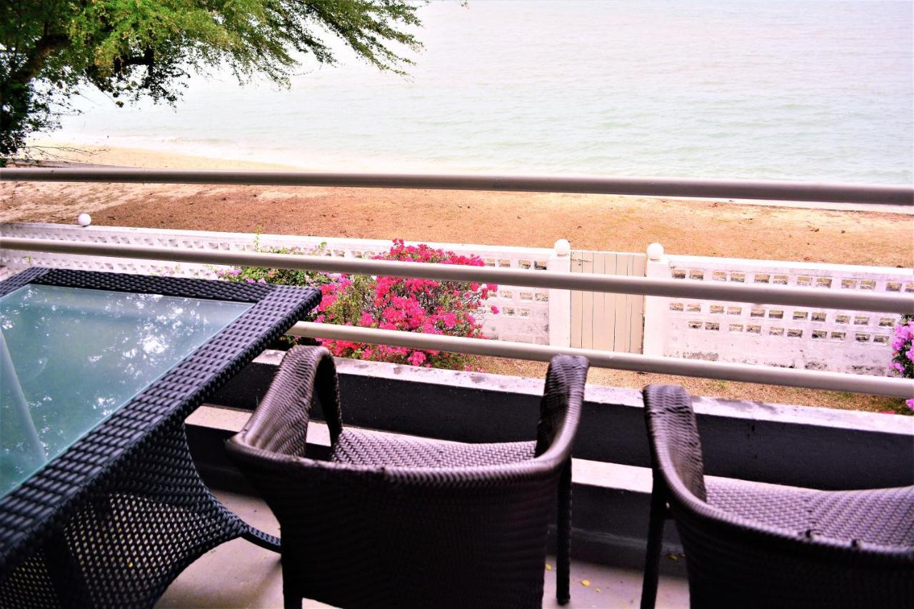 G&T'S Beach Front Villa Tanjung Bungah  Extérieur photo
