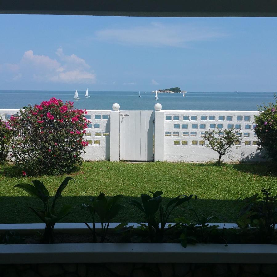 G&T'S Beach Front Villa Tanjung Bungah  Extérieur photo