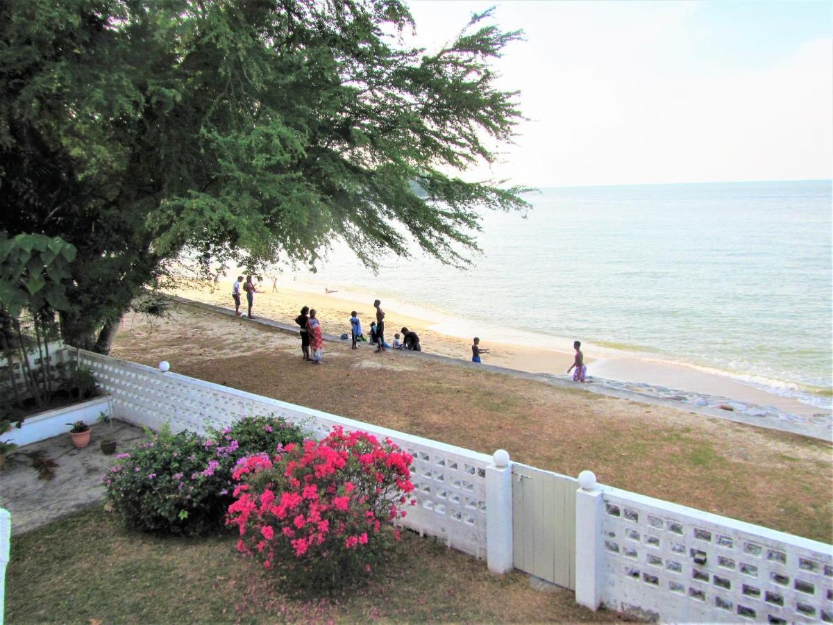G&T'S Beach Front Villa Tanjung Bungah  Extérieur photo